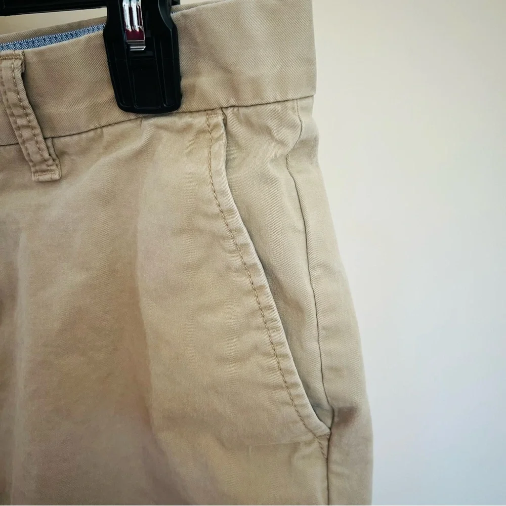 🔹Tommy Hilfiger Men’s Khaki Flat Front Shorts Size 31